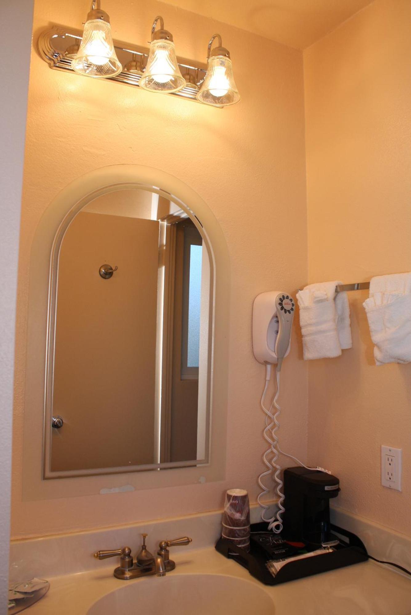 One King-Size Bed Room