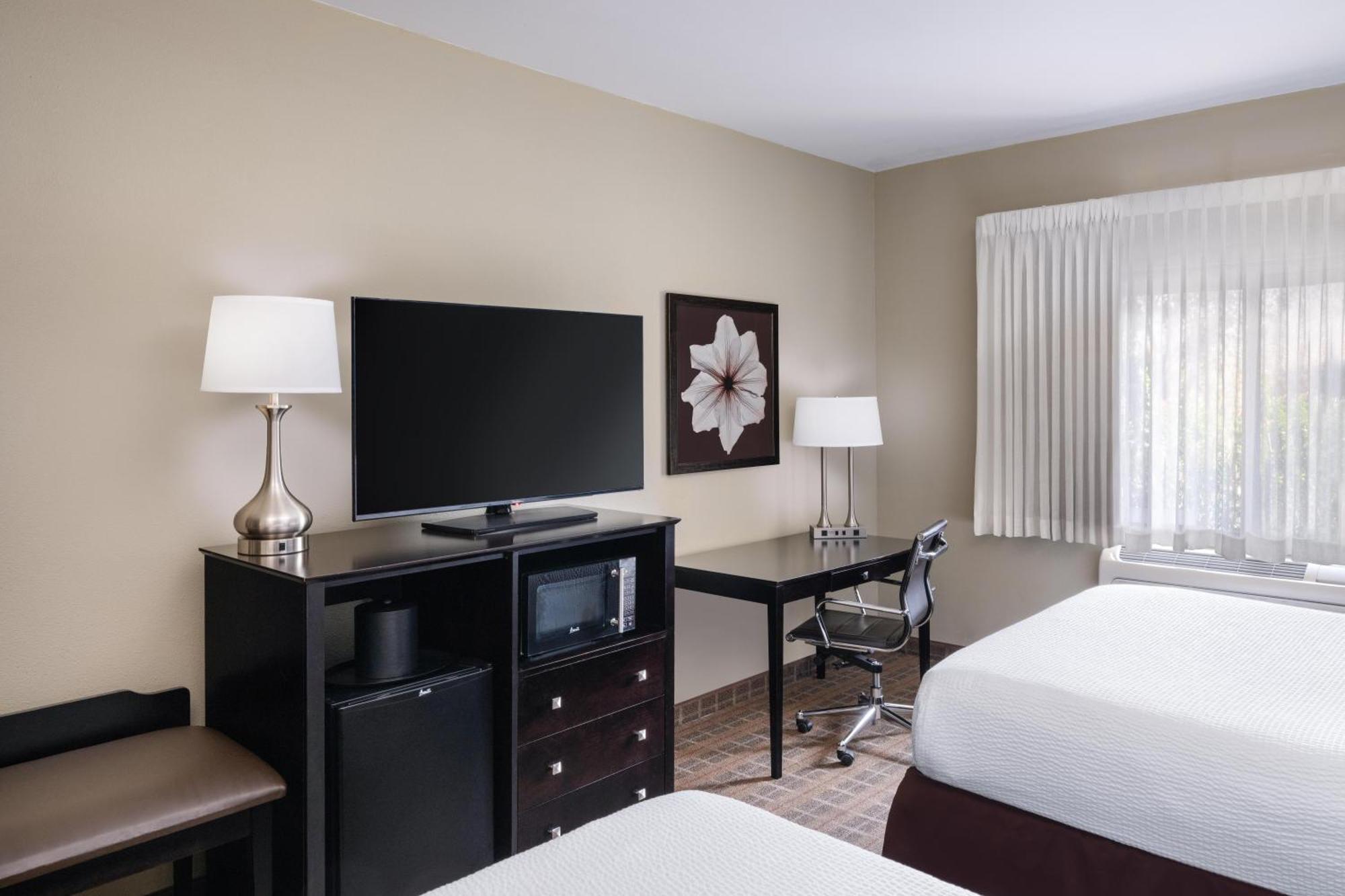 Queen Room Two Queen Beds Walk Shower Non-Smoking