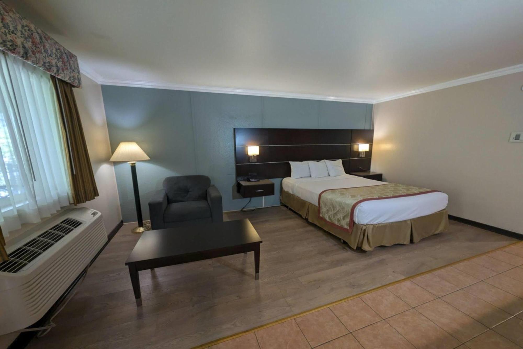 One-Bedroom Suite with One King Bed and One Queen Bed - Non-Smoking
