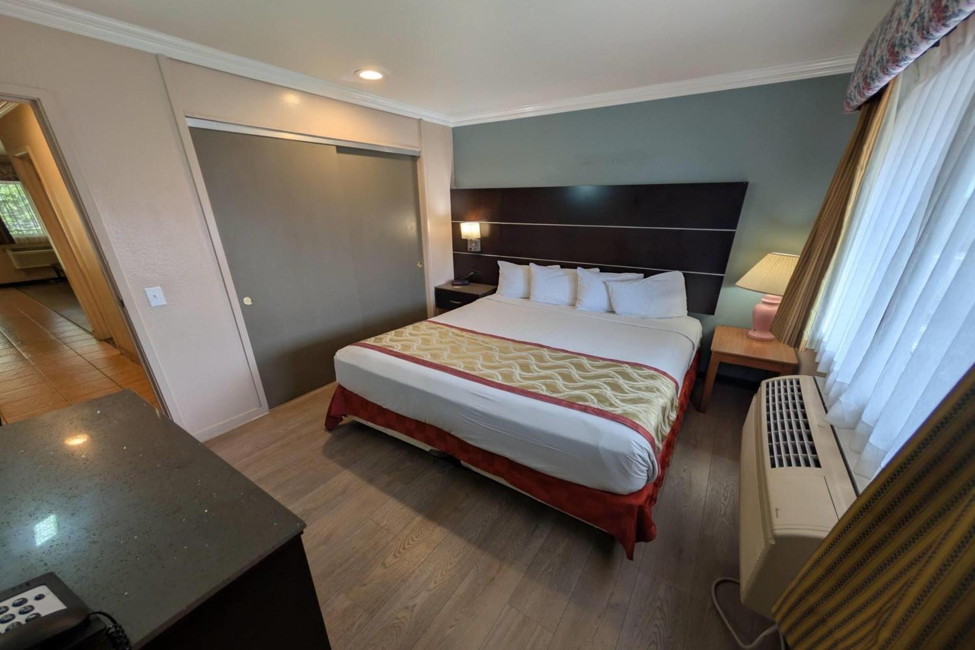 One-Bedroom Suite One King Bed One Queen Bed Non-Smoking