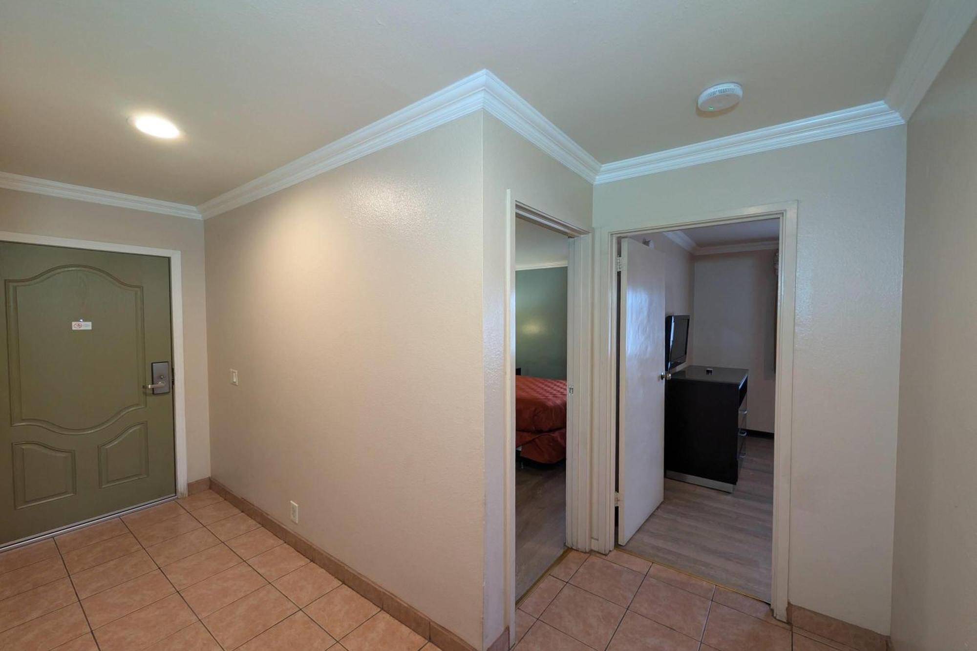 Two-Bedroom Suite One King Bed Two Queen Beds Non-Smoking