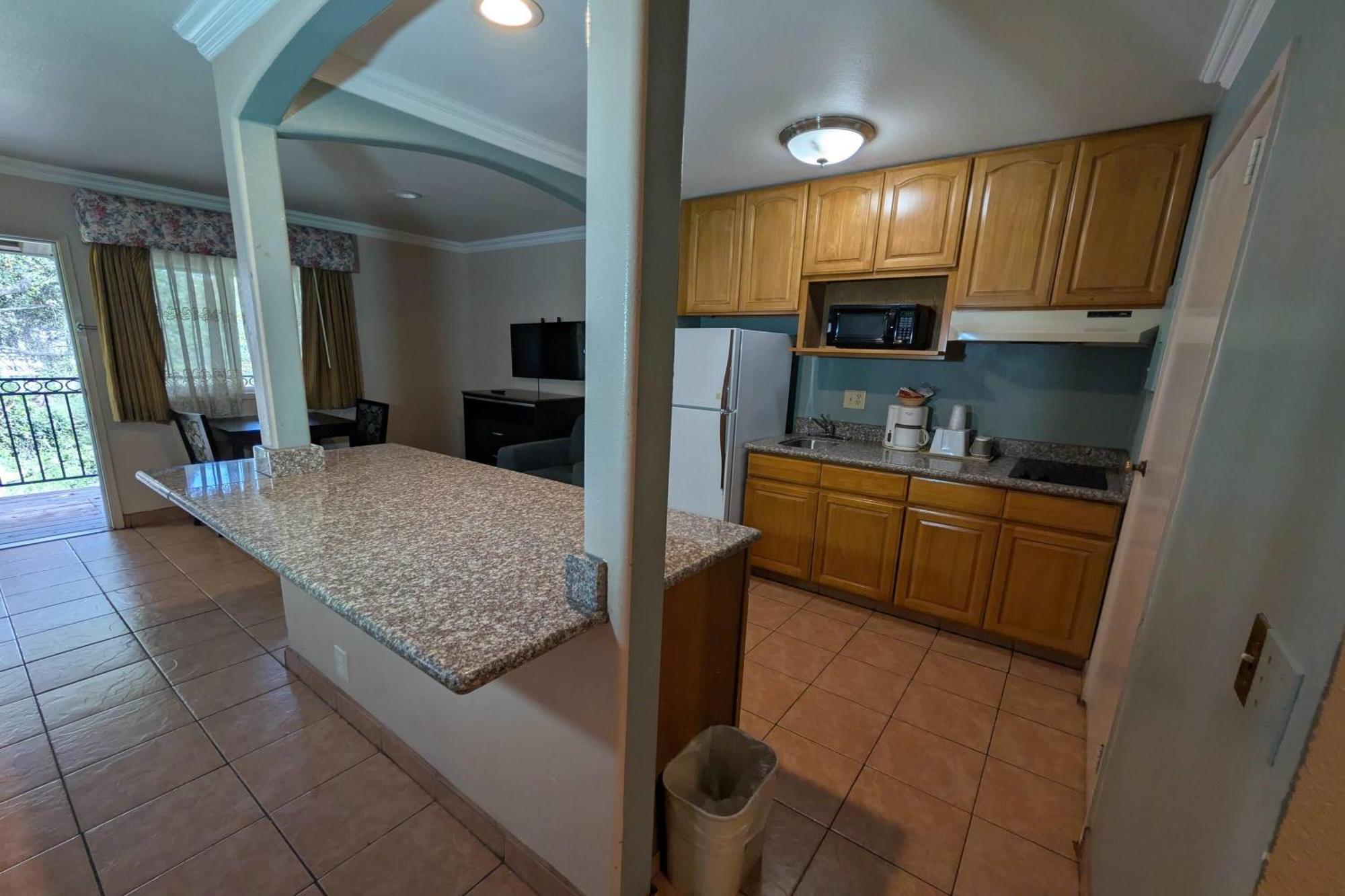 Two-Bedroom Suite One King Bed Two Queen Beds Non-Smoking