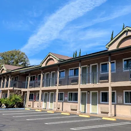 Olive Tree Inn & Suites, A Howard Johnson By Wyndham-2