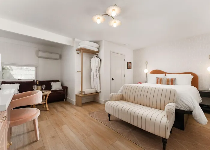 Bed and Breakfast Petit Soleil - Bed, Breakfast&Bar San Luis Obispo