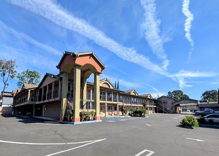 Olive Tree Inn & Suites By Howard Johnson Wyndham San Luis Obispo
